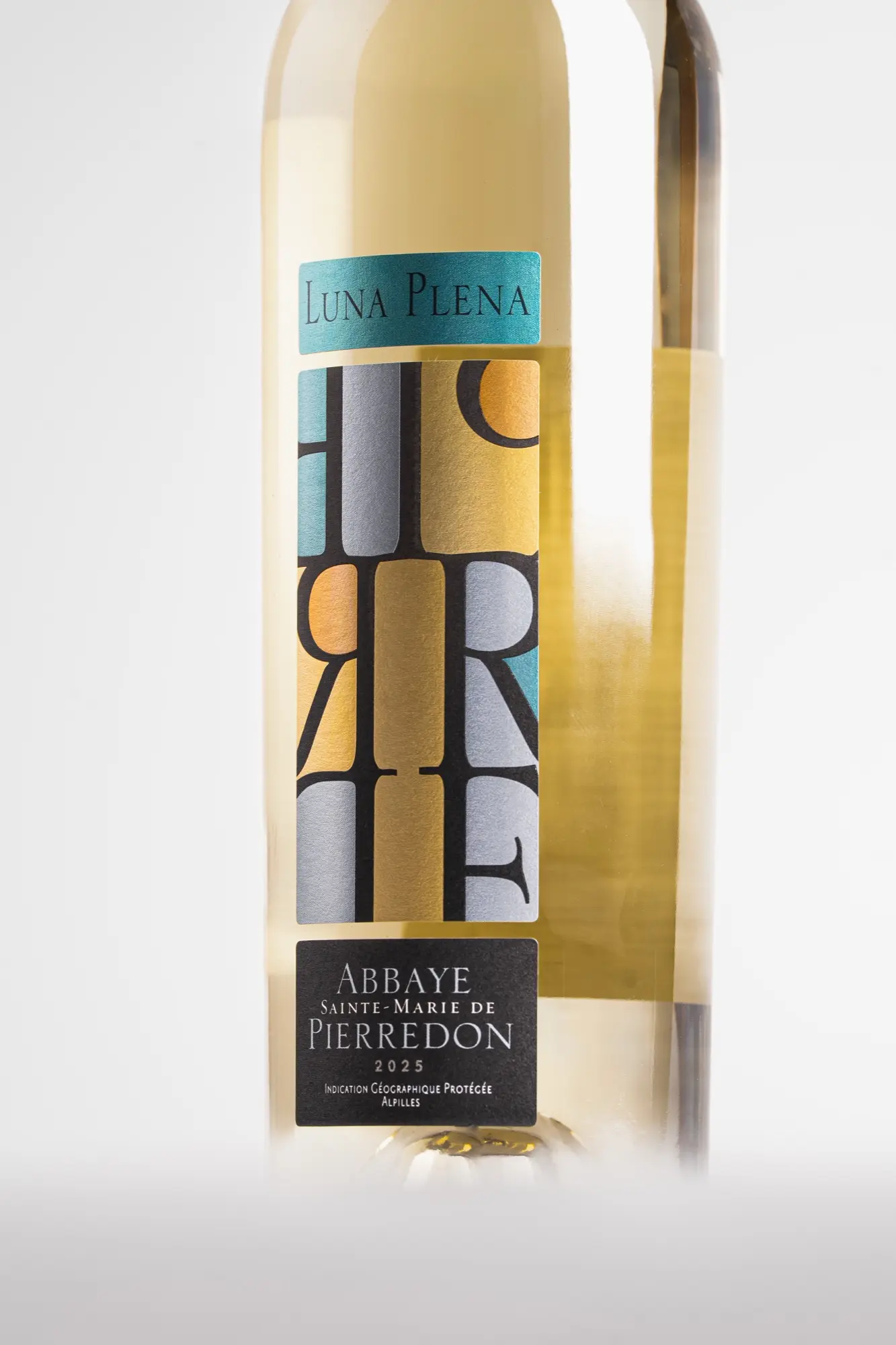 Détail de l'étiquette Luna Plena, packshot studio